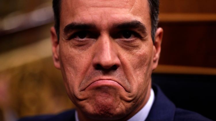Es sieht schlecht aus für Sánchez - eine Wiederwahl droht an der Frage zu scheitern, welche Partei wie viele Ministerien bekommt. 