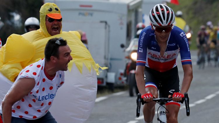 Hübsch anzusehen, aber nicht immer gefahrenfrei: die Unterstützung der Fans bei Tour-Etappen.