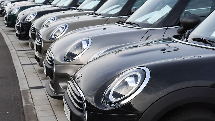 Große Autobauer warnen vor den Auswirkungen auf die in dem Sektor übliche "Just-in-time"-Produktion.