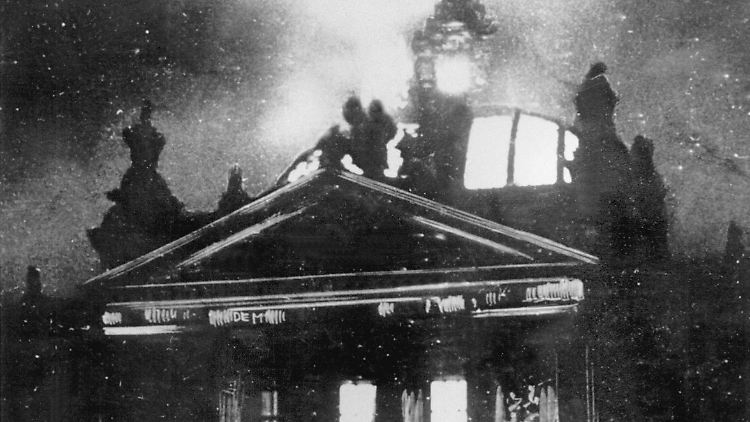Der Reichtagsbrand 1933 war eine wichtige Etappe in der Errichtung der nationalsozialistischen Diktatur.