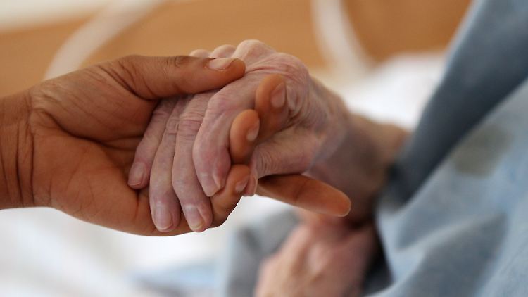 Jeder Supermarkt ist besser klimatisiert als die meisten Pflegeeinrichtungen, bemängelt SPD-Gesundheitsexperte Lauterbach.