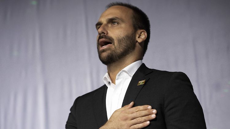 "Ich habe Hamburger gebraten", sagt Eduardo Bolsonaro.
