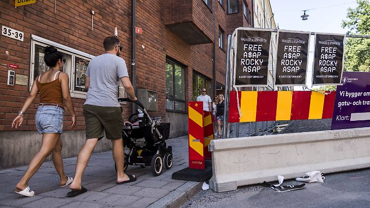Analoger Protest: Poster fordern die Freilassung des Rappers aus schwedischer Untersuchungshaft.