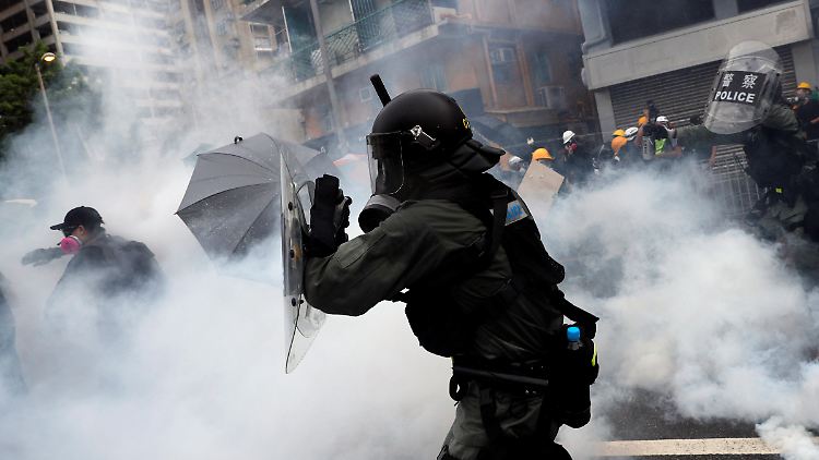 Die Polizei ging mit aller Härte gegen Demonstranten vor.