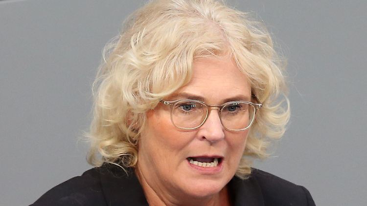 Justizministerin Lambrecht will im Kampf gegen Rechts bestehendes Strafrecht konsequenter anwenden.