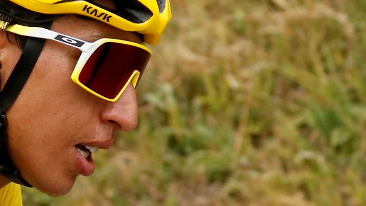 Egan Bernal kann sein Glück kaum fassen.