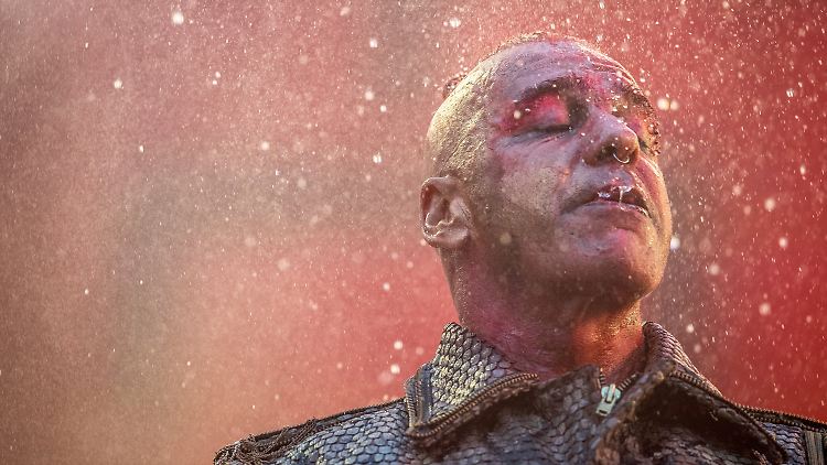 Frontsänger Lindemann bei einem Auftritt am 13. Juli in Frankfurt am Main.