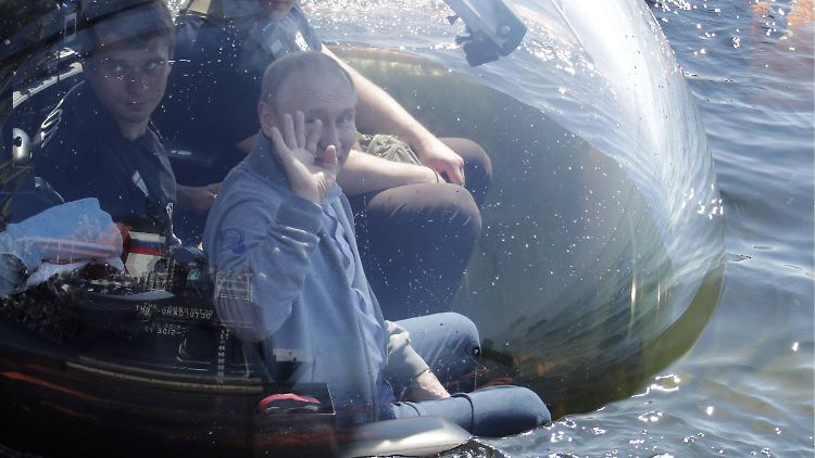 Russlands Präsident Putin geht 2019 mit einem Mini-U-Boot auf Tauchstation. "Russland ist im Unterwasser-Bereich sehr gut ausgerüstet", sagt Experte Sebastian Bruns.