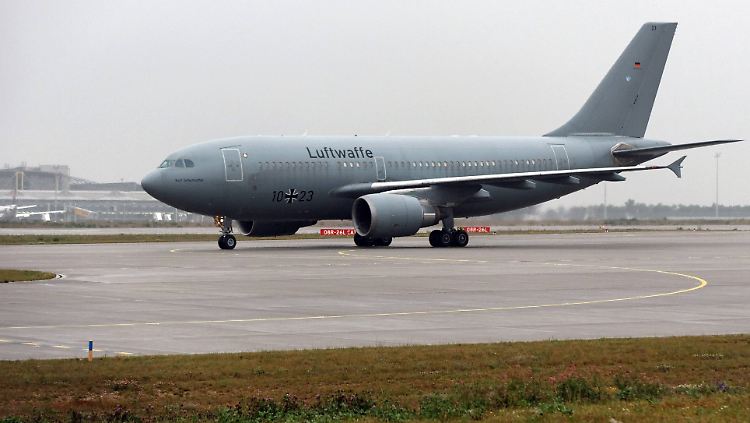 Ein Airbus A310 - 304 PAX der deutschen Luftwaffe auf dem Flughafen Leipzig-Halle.