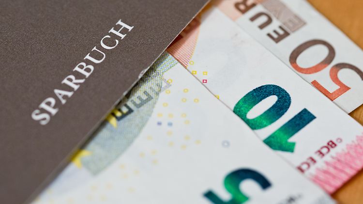Sparkassen und Banken haben  jahrelang die Zinsen bei Sparverträgen falsch angepasst.