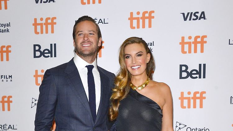 Armie Hammers Frau Elizabeth Chambers verteidigte den Schauspieler auf Instagram. 