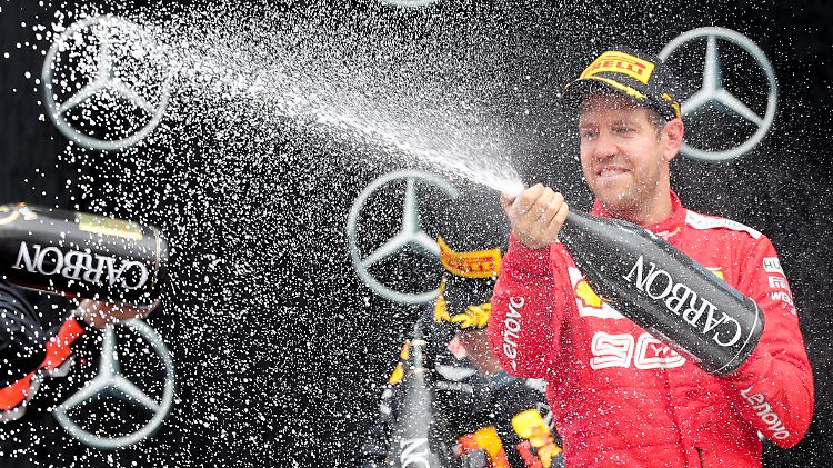 Vettel feiert seinen zweiten Platz wie einen Sieg.