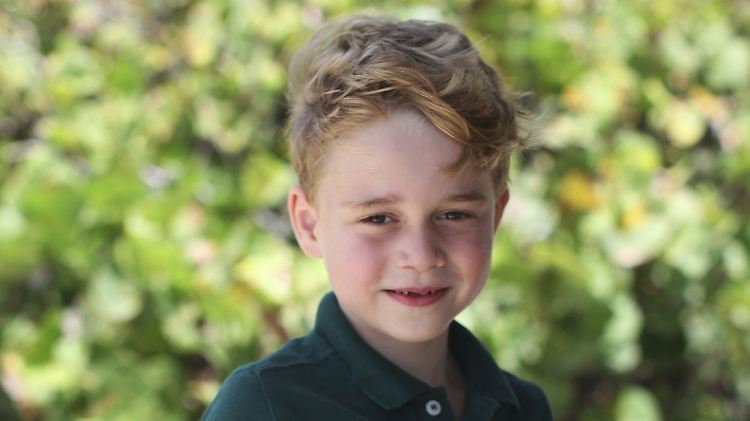 Prinz George ist mit sechs Jahren der älteste der drei Kinder. Nach ihm kam Charlotte, inzwischen vier Jahre alt und der einjährige Louis.