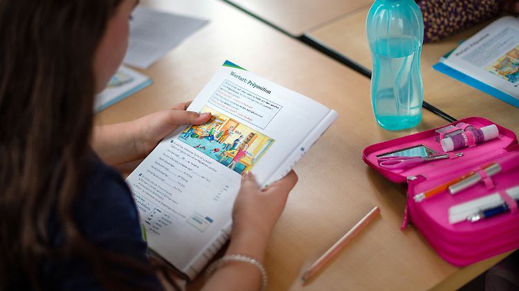 Ticket, Essen und Hortbetreuung - Berlin entlastet Eltern schrittweise bei den Kosten für die Bildung ihrer Kinder.