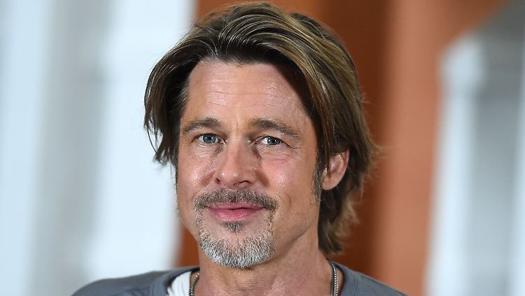 Brad Pitt hat eine mutige Parallele zwischen Harvey Weinstein und Charles Manson gezogen.