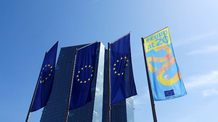 Morgen wird das Verfassungsgericht darüber urteilen, ob die EZB ihre Kompetenzen mit ihrem Anleihekaufprogramm überschritten hat.