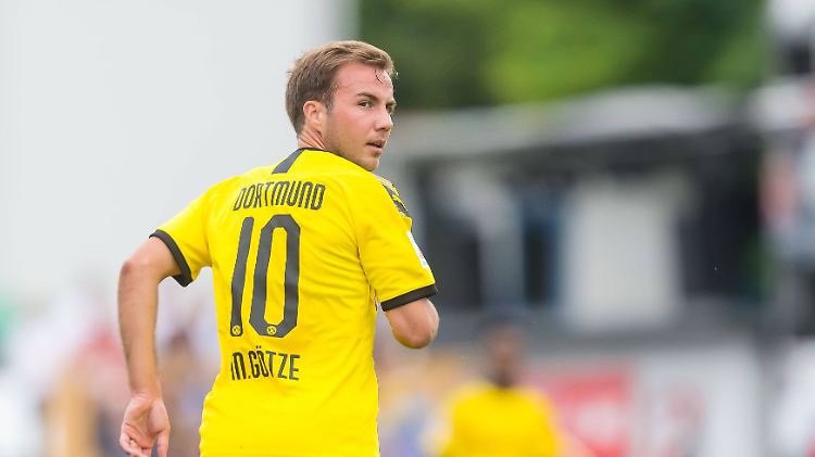Dortmund auf dem Rücken, das Ausland im Kopf? Mario Götze und die BVB-Verantwortlichen konnten sich noch nicht auf eine Vertragsverlängerung verständigen.