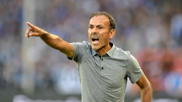 Jos Luhukay macht auf St. Pauli die Ansagen. Der Ton des Holländers gefällt nicht jedem.