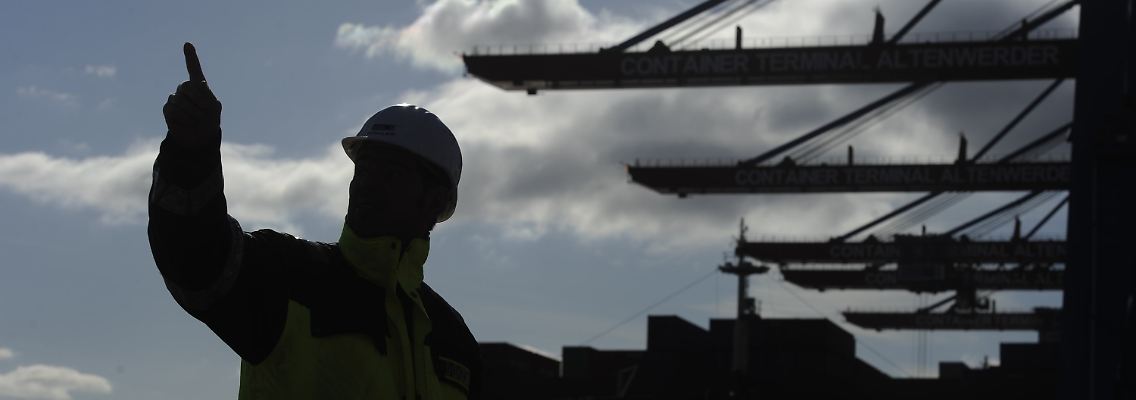 "Der Wachstumsausblick für Deutschland bleibt düster", kommentiert der Ökonom Alexander Krüger von Hauck Aufhäuser Lampe.