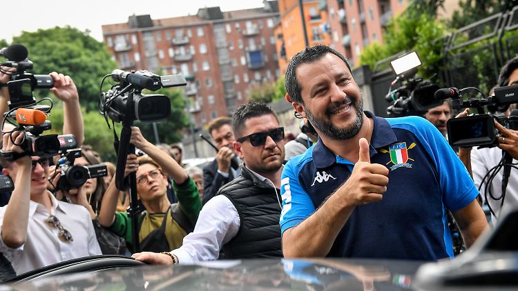 Matteo Salvini ist mit der Verteilung der Migranten scheinbar zufrieden.