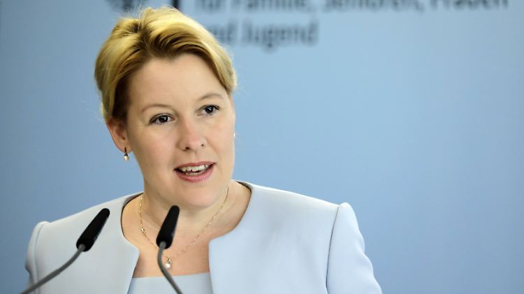 Franziska Giffey wartet wohl noch, wie es mit ihrer Doktorarbeit ausgeht.