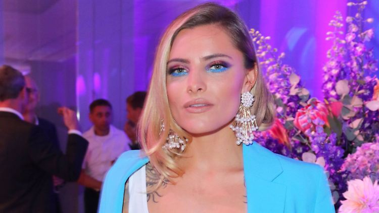 Mit ihrer Reaktion zeigt Sophia Thomalla mal wieder, dass sie sich selbst nicht allzu ernst nimmt.