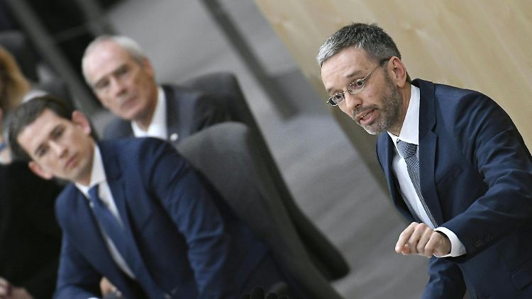 Herbert Kickl (r.) besteht auf das Amt, das Ex-Kanzler Kurz (l.) ihm bereits verwehrt hat.
