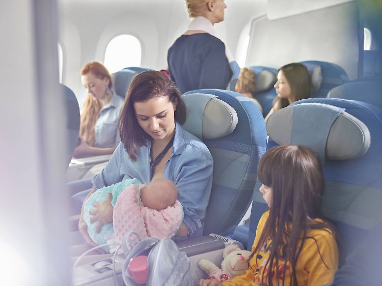 Ob man sich und dem Säugling eine lange Flugreise zumuten will, sollten Eltern gut überlegen.