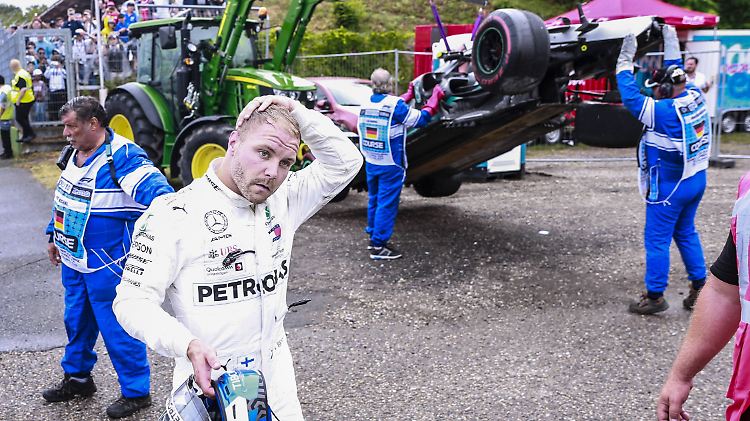 Beim Großen Preis von Deutschland in Hockenheim landete Valtteri Bottas mit seinem Mercedes in den Reifenstapeln. Nun denkt das Team offenbar darüber nach, ihn zu ersetzen.