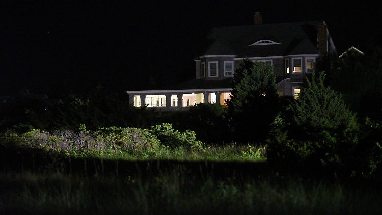 Warten auf den Rettungsdienst: Das berühmte Anwesen der Kennedys in Hyannis Port.