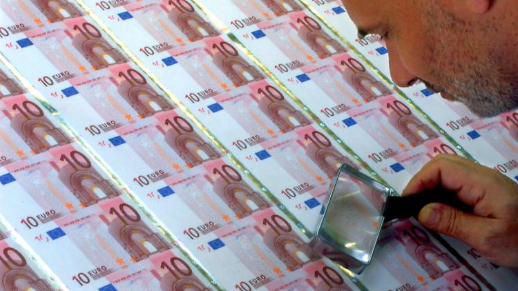 Frische Euros. Die enorm angewachsene Bilanz der EZB ist, anders als oft behauptet, allerdings nicht für die jüngste Wiederauferstehung der Inflation verantwortlich.  