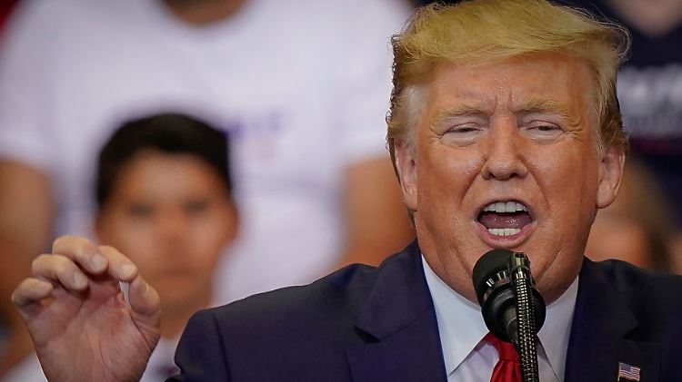 Bei seinen Wahlkampfauftritten lässt sich Trump gern feiern - Anleger reagieren dagegen geschockt auf seine Äußerungen.