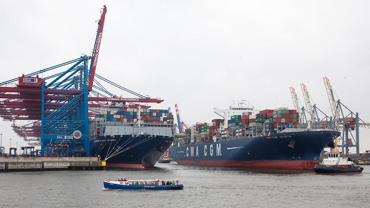 Gegenwärtig sind die größten Containerschiffe rund 400 Meter lang und mehr als 60 Meter breit bei einem Tiefgang von bis zu 16,50 Metern.