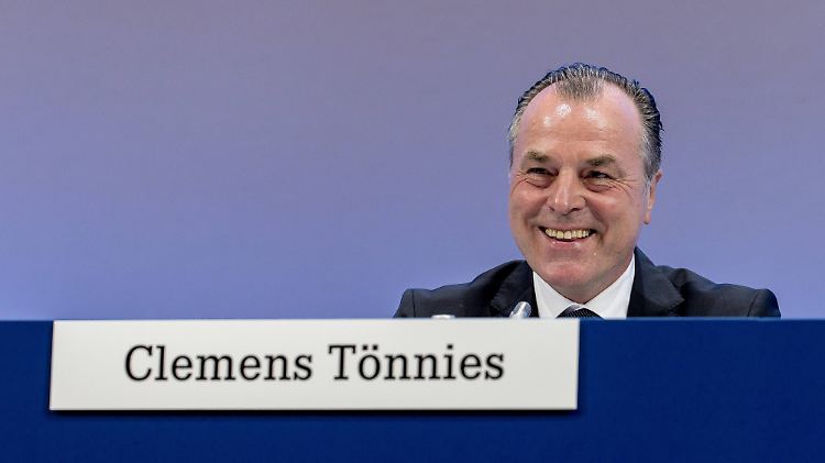 Ausgelacht? Clemens Tönnies schlägt Gegenwind ins Gesicht.