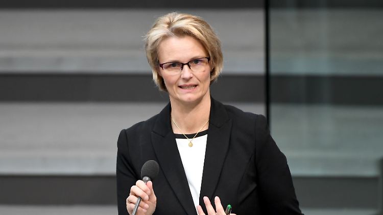 "Jeder muss sich jedoch überlegen, wann er in Zukunft auch persönlich etwas für eine gute Zukunft tun kann", sagt Anja Karliczek.