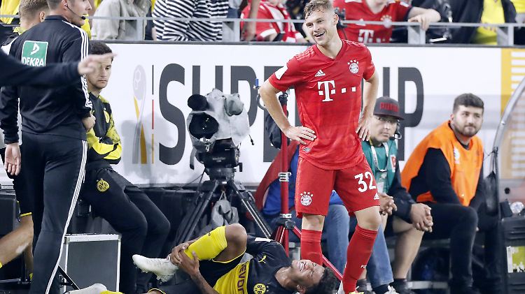Joshua Kimmich ist sich keiner Schuld bewusst, hätte aber nach seinem Tritt gegen Jadon Sancho im Supercup laut DFB Rot sehen müssen.
