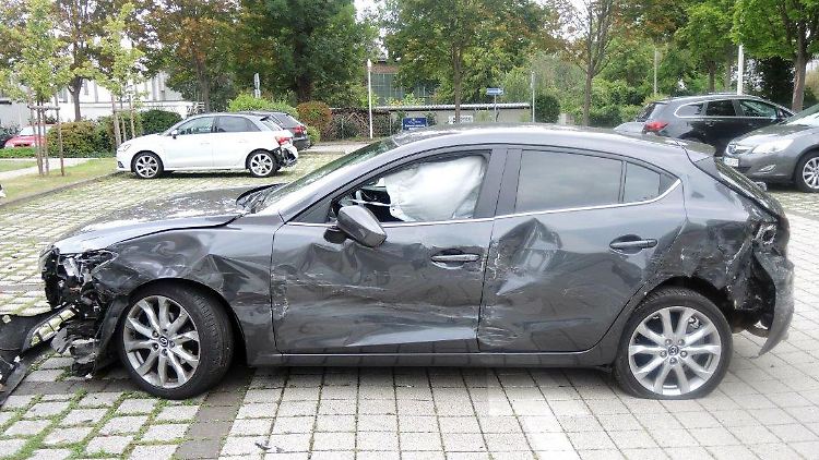 Eines von zehn demolierten Fahrzeugen.