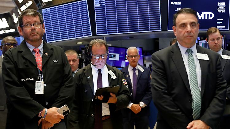 Im Tagestief sackte der Dow fast 1000 Punkte ab. Das sorgte an der Wall Street für lange Gesichter.
