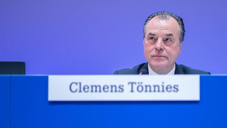 Schalkes Aufsichtsratsvorsitzender Clemens Tönnies. Foto: Guido Kirchner/Archivbild