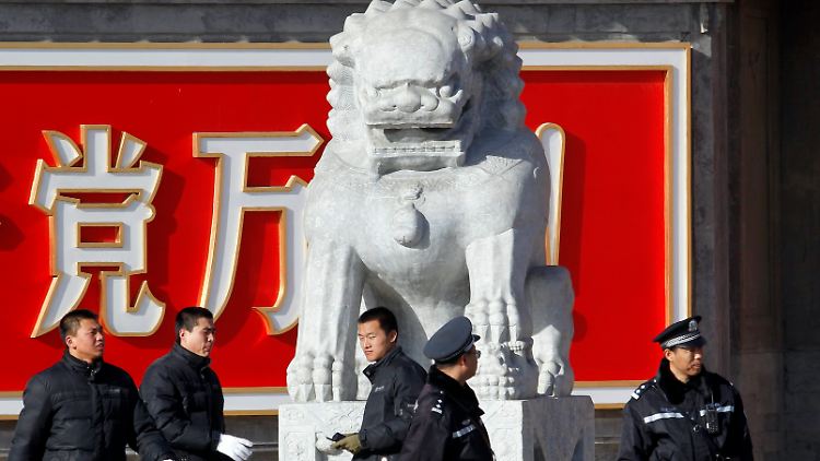 Sie haben zurzeit viel zu tun: Chinesische Sicherheitskräfte in Peking.