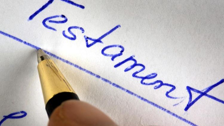 Stirbt einer der Partner, kann der andere eine gemeinsam getroffene Festlegung im Testament nicht mehr eigenmächtig ändern.
