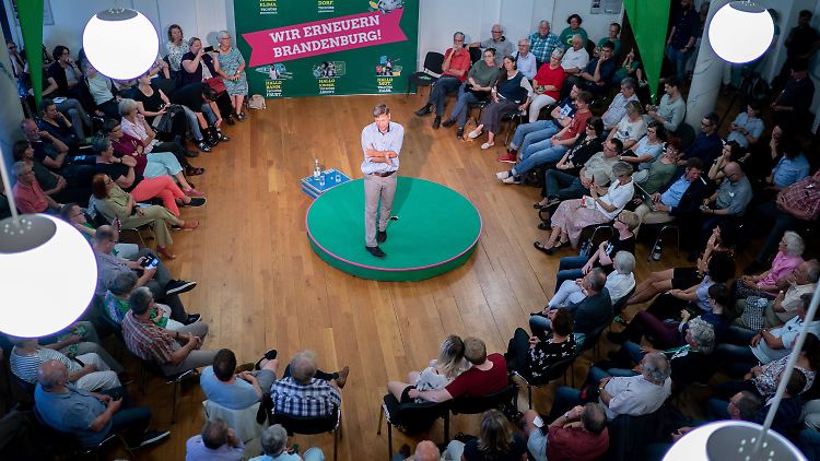 Robert Habeck beim sogenannten Townhall-Meeting am Montagabend in Cottbus.