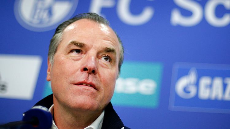 Clemens Tönnies lässt sein Amt als Schalker Aufsichtsratschef nun einige Zeit ruhen.