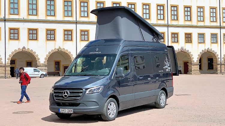 Der sechs Meter lange Campingbus von Westfalia basiert auf dem neuen Mercedes Sprinter und hat serienmäßig Heck-Slide-out.