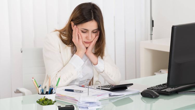 Arbeitgeber sollten auf die versteckten Alarmsignale ihrer Angestellten achten.