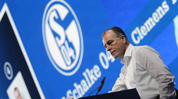 Clemens Tönnies legte beim FC Schalke 04 alle seine Ämter nieder.