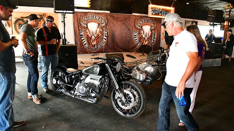 Die BMW R 18 präsentiert sich als Concept auf dem größten Harley-Treffen der Welt.