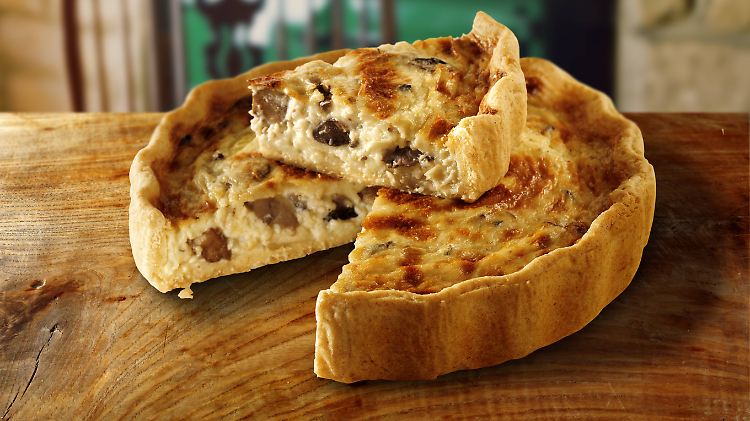 Lecker, saftig und sattmachend: eine Quiche mit Pilzen. 
