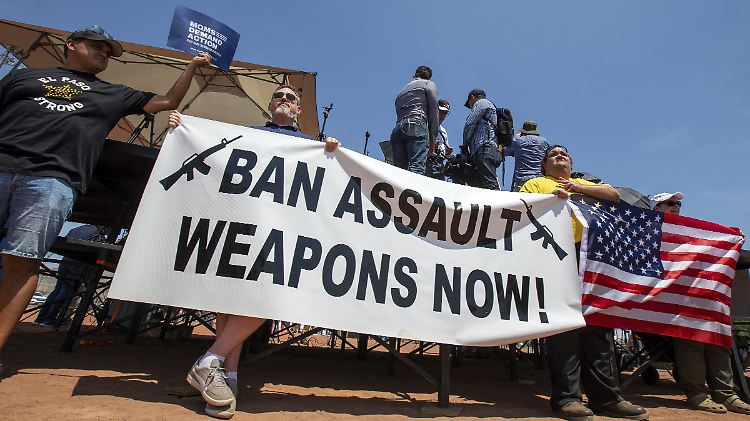 In El Paso gingen Demonstranten auf die Straße, um gegen das aktuelle Waffenrecht in den USA zu demonstrieren.