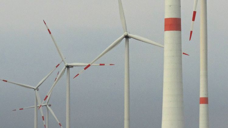 Die erzeugte Windenergie lag im ersten Quartal um rund ein Fünftel über dem Vorjahreszeitraum - das ist schlecht für den Verbraucher.